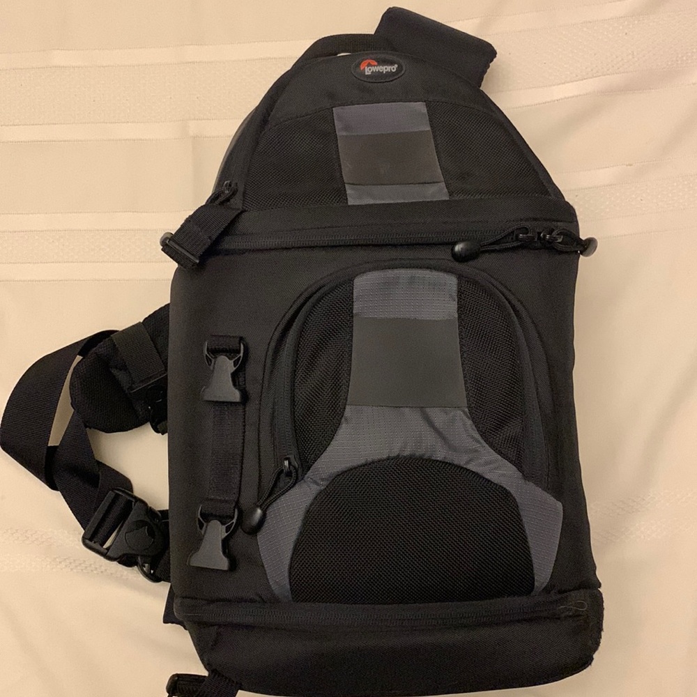 Lowepro Slingshot 200 AW camera case. Hardly used.